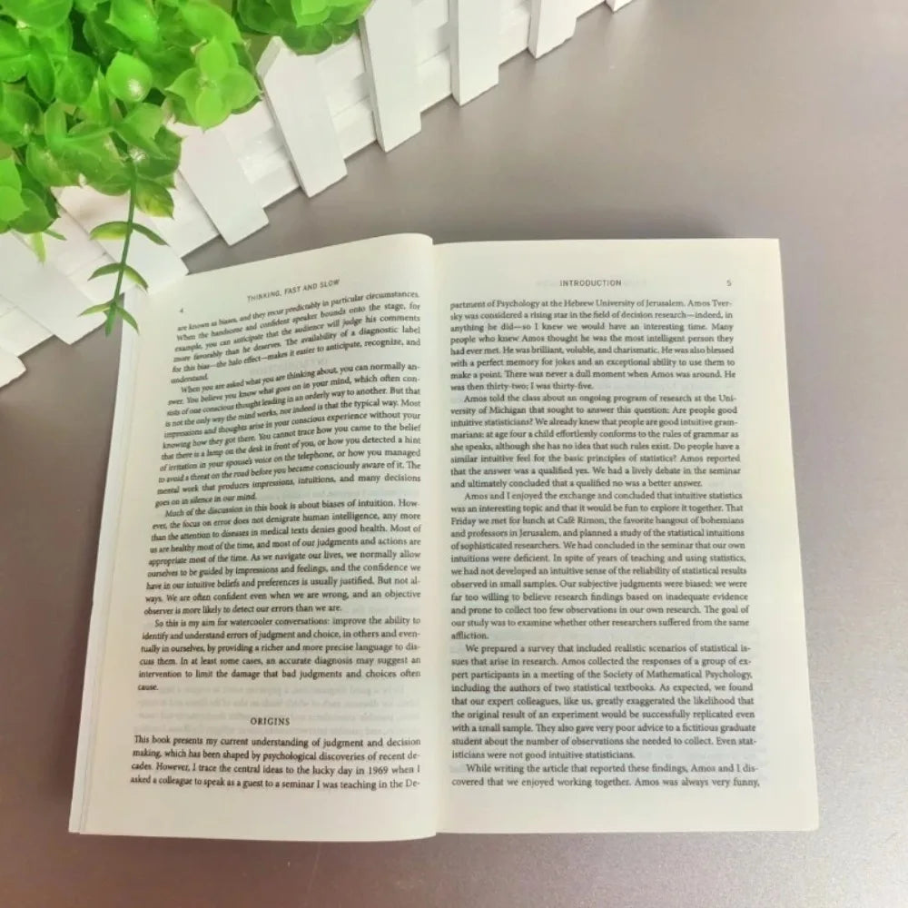 Thinking, Fast and Slow by Daniel Kahneman - Paperback