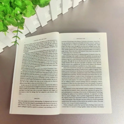 Thinking, Fast and Slow by Daniel Kahneman - Paperback