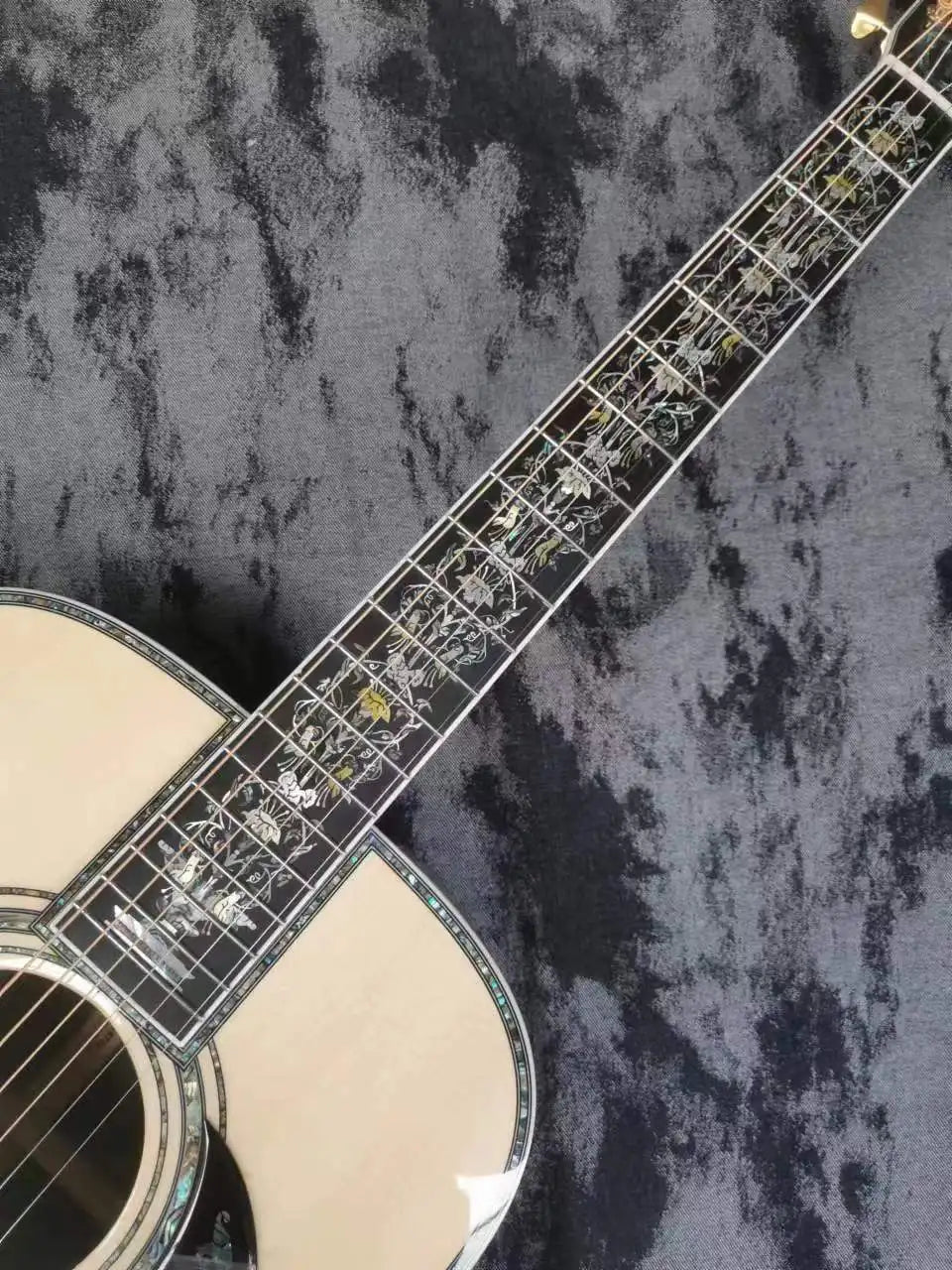 41" D100 Solid Wood with Abalone Inlay, glossy Acoustic Guitar