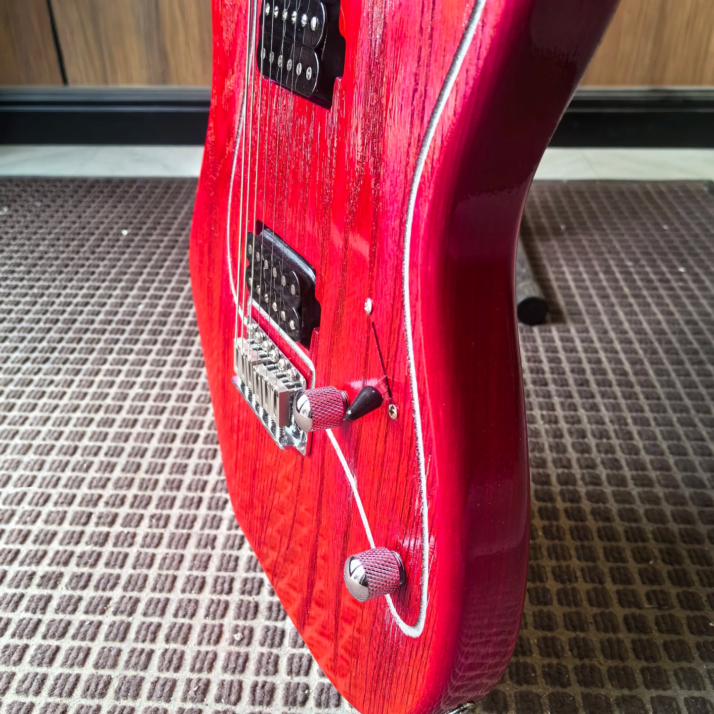 Red Hickory Wood Grain, dual pickups, 22 Fret Maple Neck 22 fret. Electric Guitar