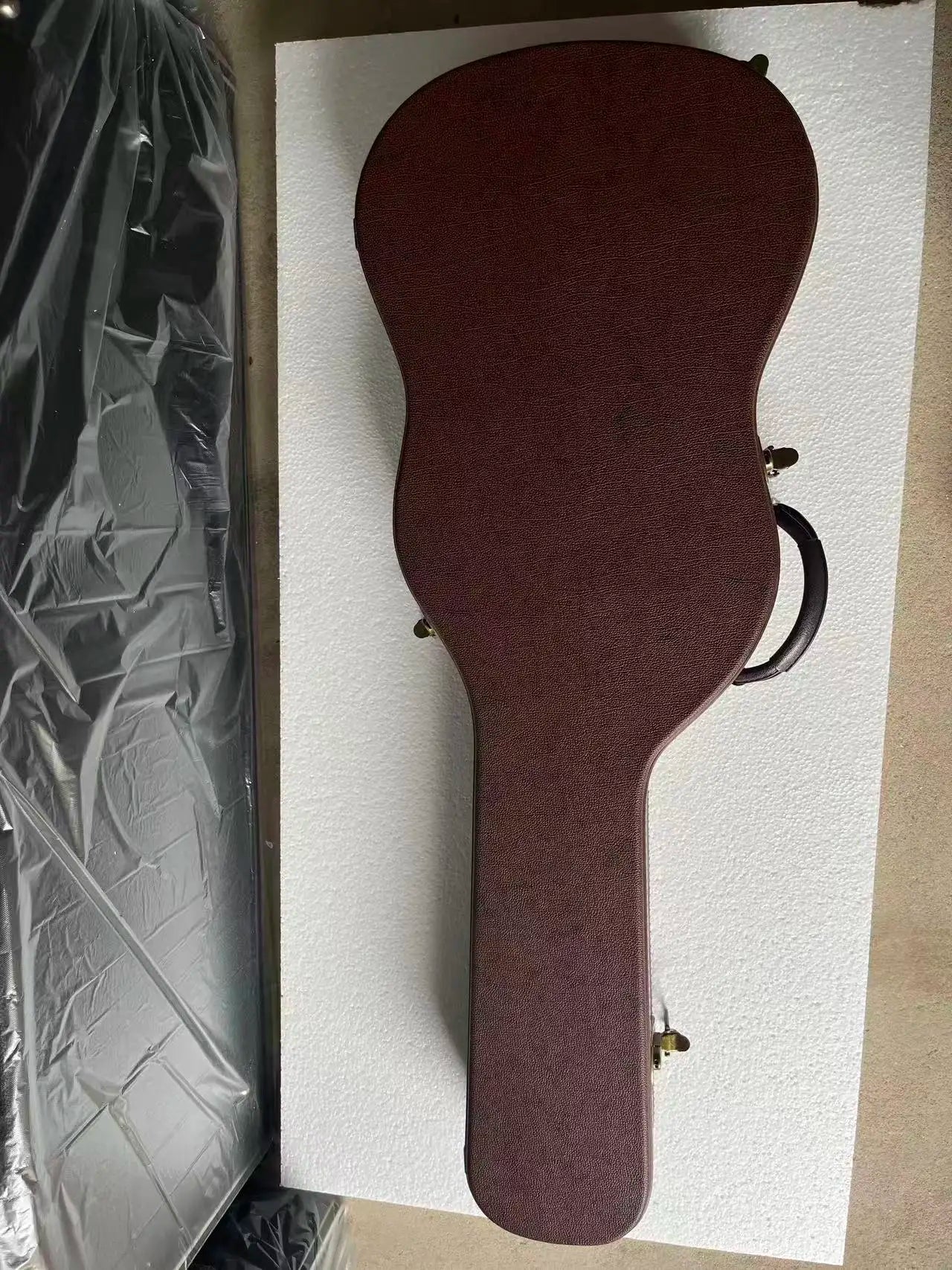 White Ash Wood body with distinct wood grain Electric Guitar