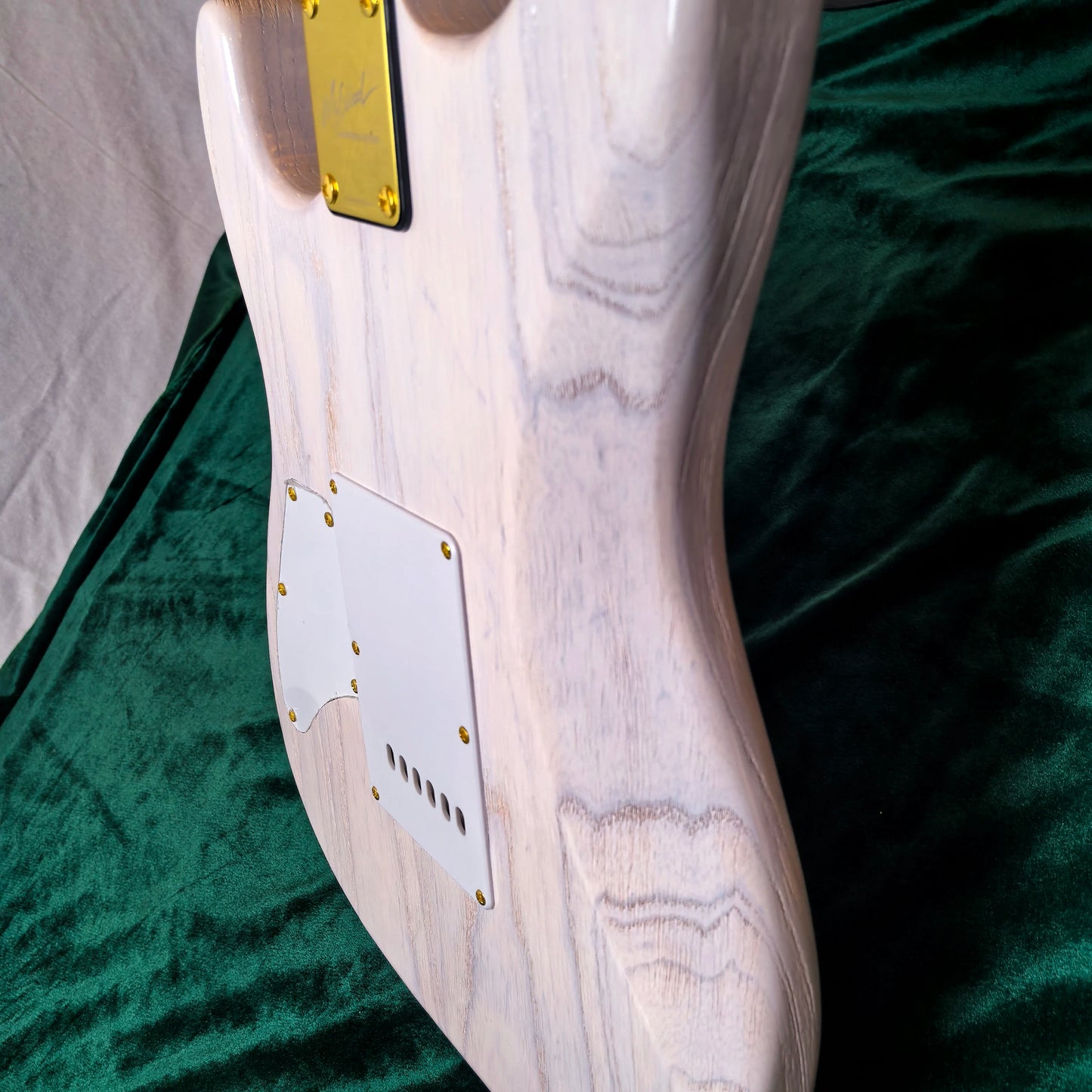 White Ash Wood body with distinct wood grain Electric Guitar