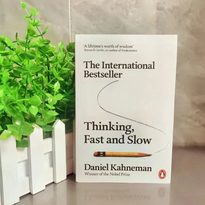 Thinking, Fast and Slow by Daniel Kahneman - Paperback