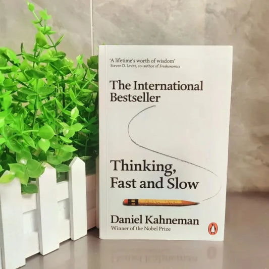 Thinking, Fast and Slow by Daniel Kahneman - Paperback