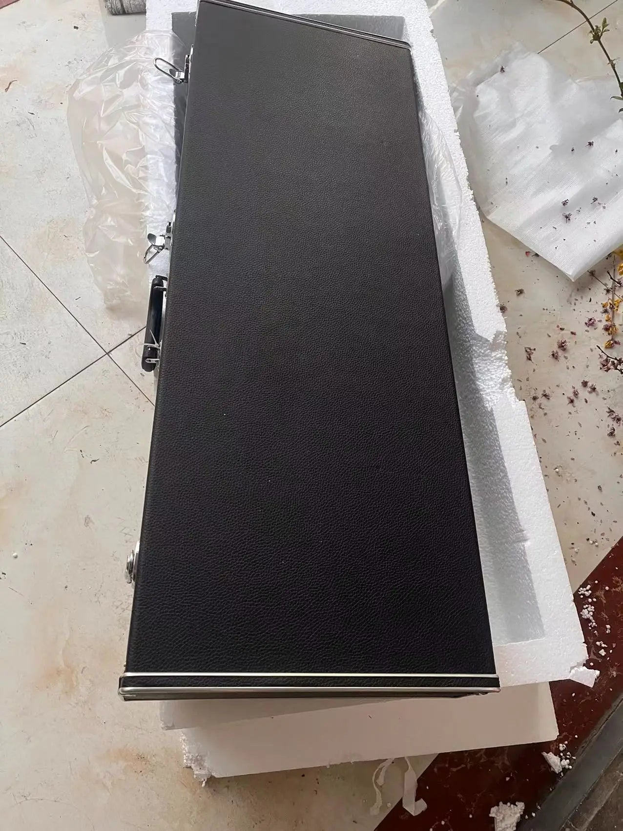 Classic yin-yang Butterfly style natural wood color 5-chord Electric Bass Guitar