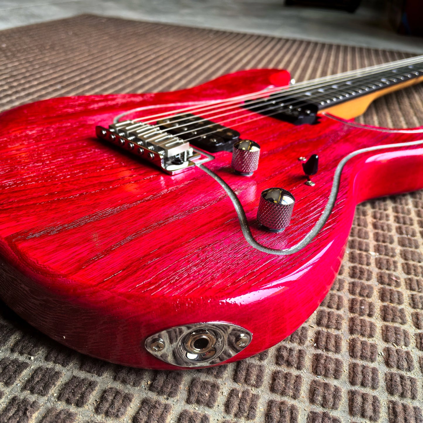 Red Hickory Wood Grain, dual pickups, 22 Fret Maple Neck 22 fret. Electric Guitar