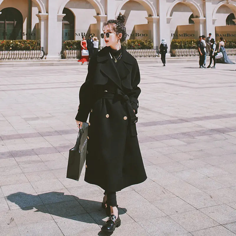 Women's Black Hepburn Wind Woolen Coat